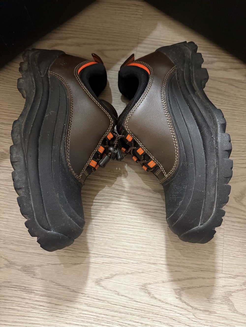 Mens Lands' End waterproof insulated hiking shoes Size 9